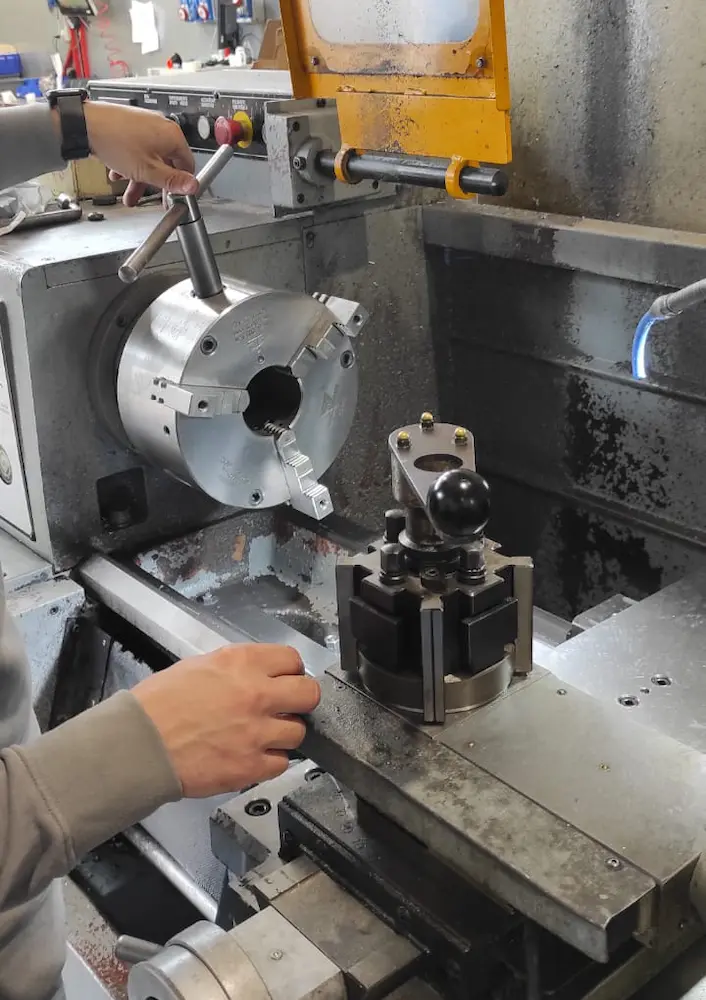 Setting del tornio parallelo per lavorazioni dal pieno, montaggio maschera di tornitura - ASSEMBLAGGI E MONTAGGI